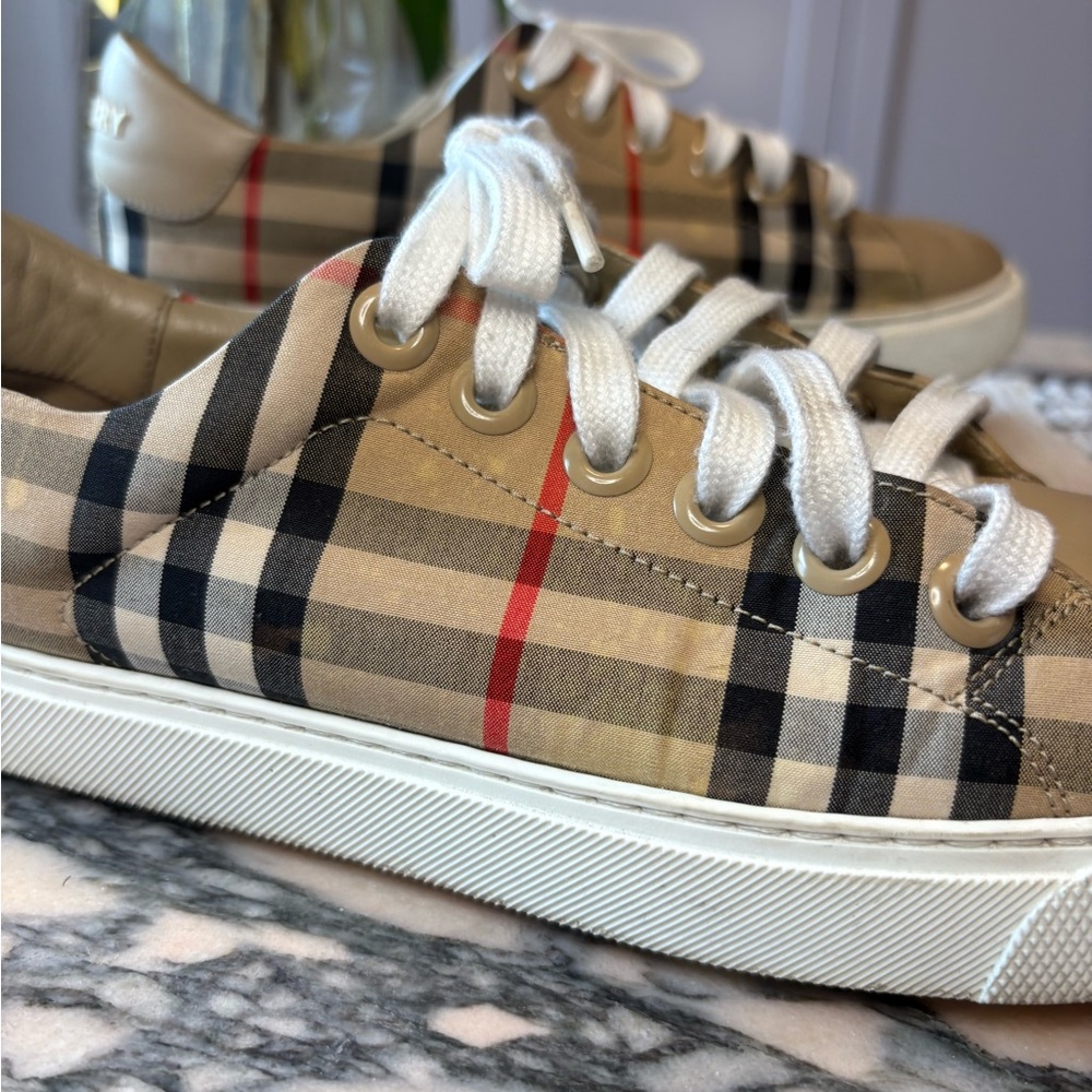 Authentic BURBERRY Jack Vintage Check Low Top Sneakers. - Picture 3 of 12